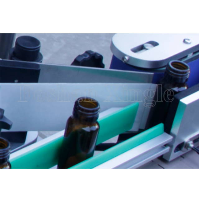 Maliit na Bote na Awtomatikong Pahalang na Self-adhesive na Labeling Machine