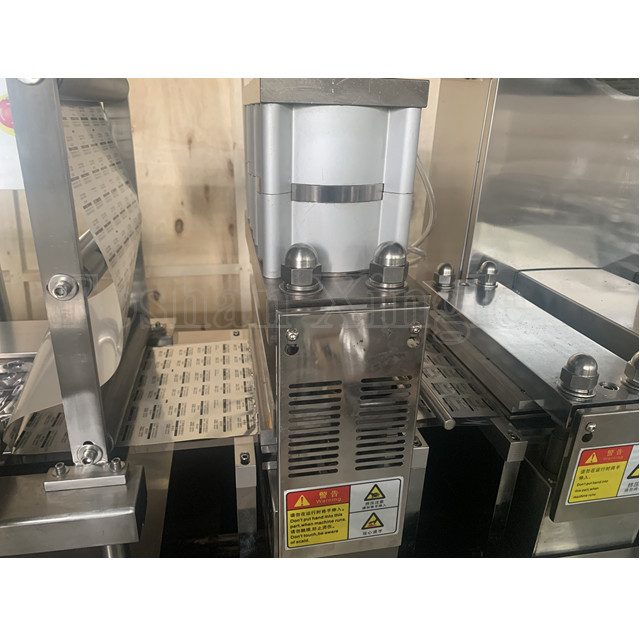 Mataas na Kalidad ng Pharmaceutical Alcohol Cotton Ball Blister Packing Machine