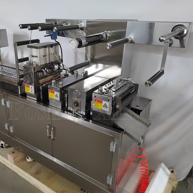 Mataas na Kalidad ng Pharmaceutical Alcohol Cotton Ball Blister Packing Machine